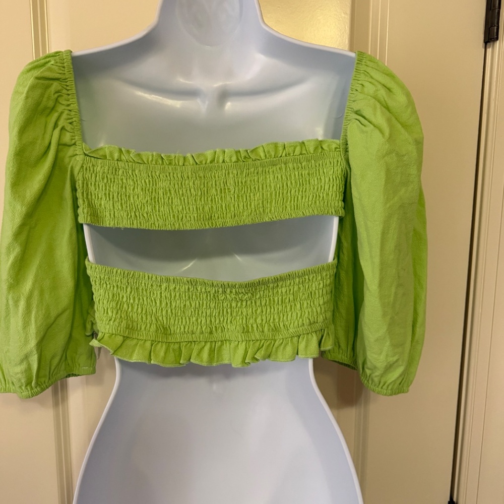Altar'd State Smocked Crop Top w/Puff Sleeves size Large - Picture 3 of 4
